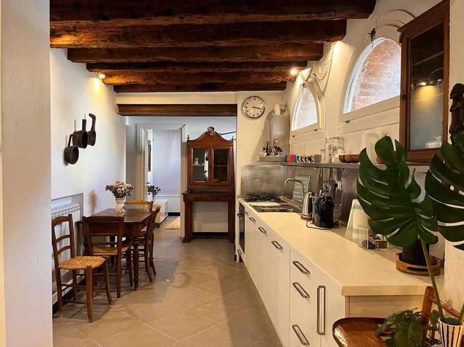 Accogliente Mini Appartamento Super Centrale Venesia Bagian luar foto